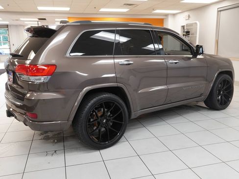 Used 2017 Jeep Grand Cherokee Overland AWD/4WD image 13