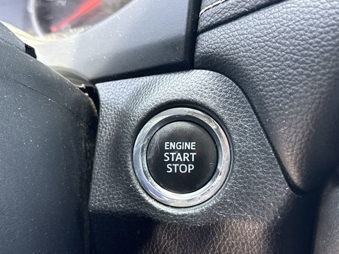 Used 2021 Toyota RAV4 XLE AWD/4WD image 31