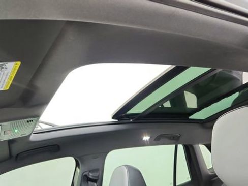 Used 2025 Volkswagen Tiguan SE R-Line image 53