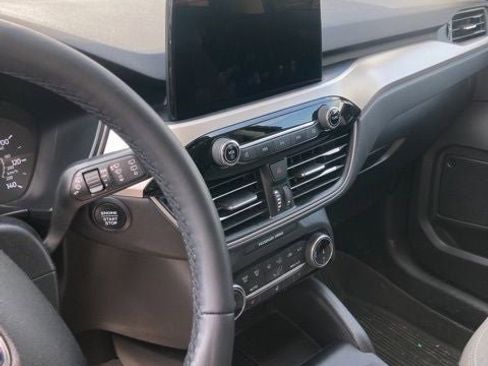 Used 2022 Ford Escape SE w/ Cold Weather Package image 17