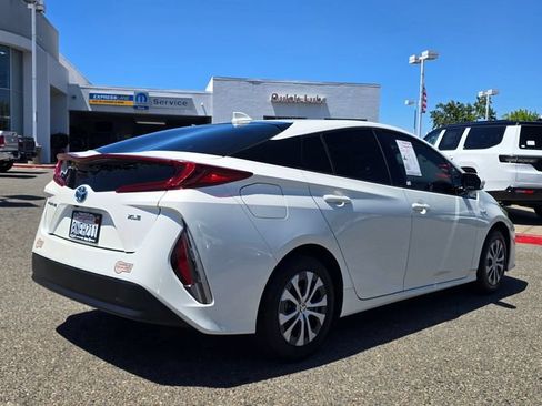 Used 2020 Toyota Prius Prime XLE FWD image 4