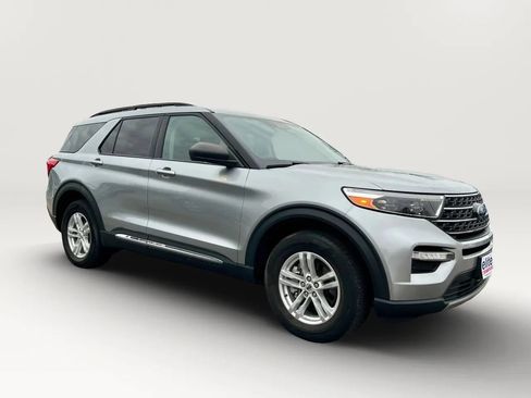 Used 2022 Ford Explorer XLT w/ Equipment Group 202A AWD/4WD image 1
