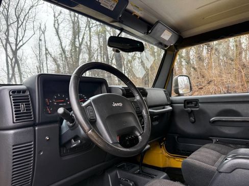 Used 2004 Jeep Wrangler 4WD image 29