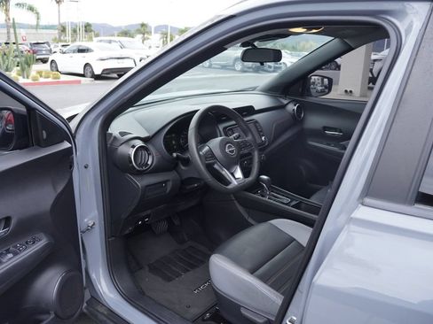 Used 2023 Nissan Kicks SR w/ SR Premium Package FWD image 20