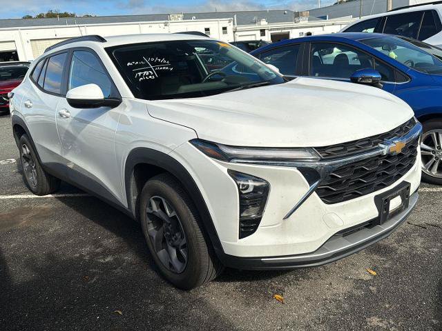 Used 2024 Chevrolet Trax LT w/ Driver Confidence Package FWD image 1