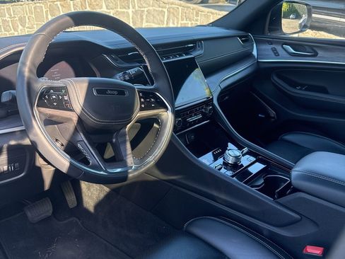 Used 2022 Jeep Grand Cherokee L Overland w/ Luxury Tech Group IV AWD/4WD image 4