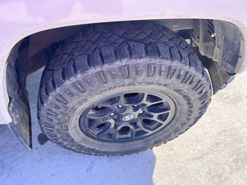 Used 2022 Toyota Tacoma SR5 image 15