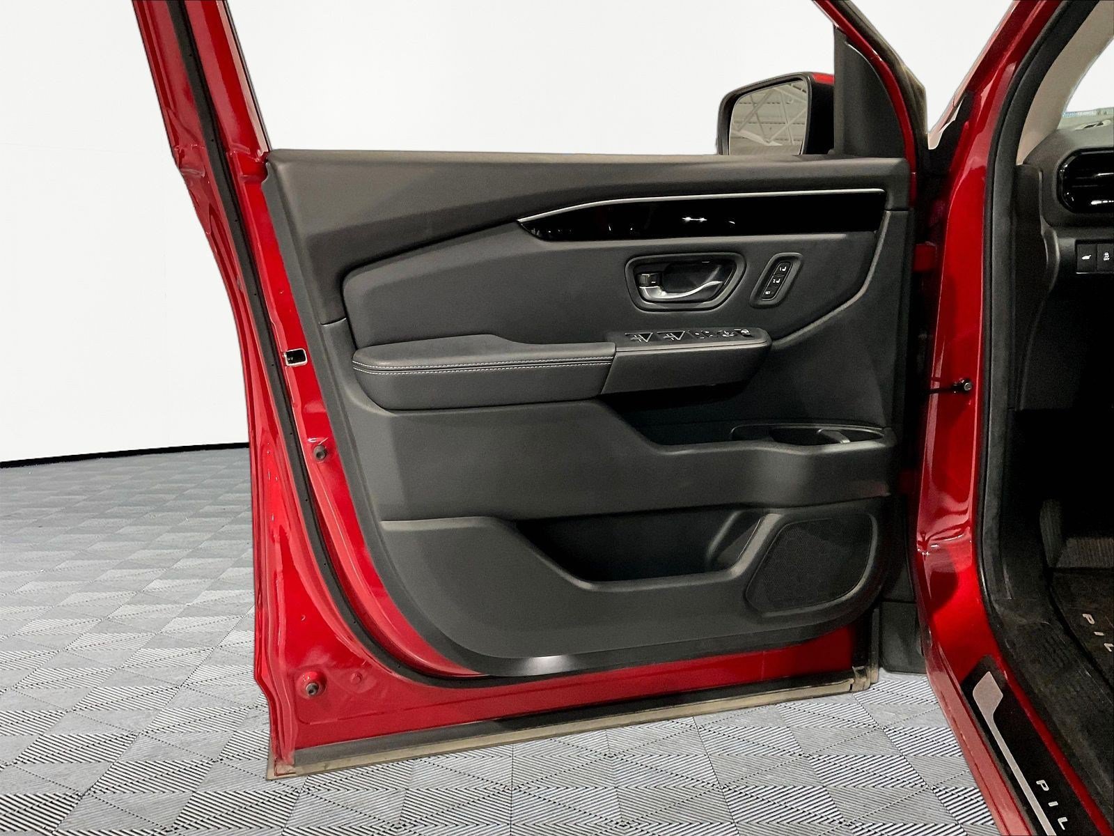 Used 2025 Honda Pilot Touring image 20