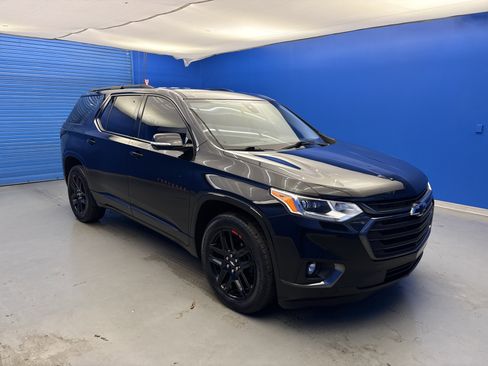 Used 2020 Chevrolet Traverse Premier w/ Redline Edition FWD image 2