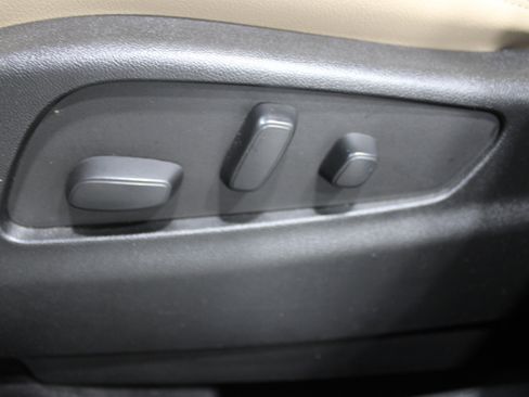 Used 2024 Cadillac XT4 Luxury w/ Cold Weather Package image 4