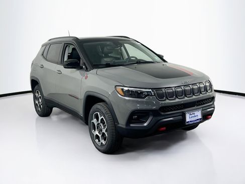Used 2022 Jeep Compass Trailhawk w/ Trailhawk Elite Group image 3