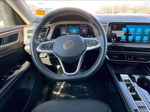 Used 2024 Volkswagen Atlas SE AWD/4WD image 6