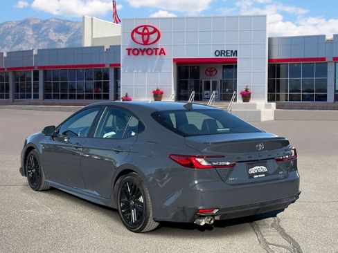 Used 2025 Toyota Camry Hybrid FWD image 6