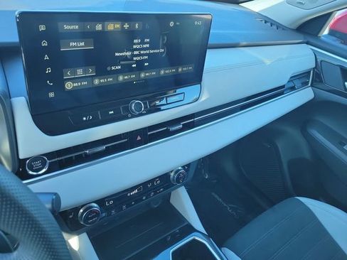 Used 2025 Mitsubishi Outlander SE image 30