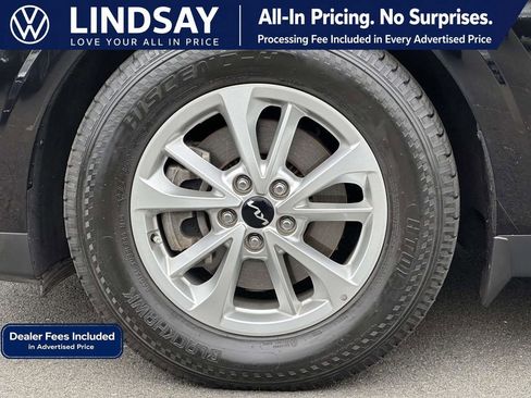 Used 2022 Kia Carnival LX FWD image 8