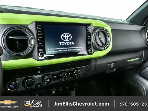 Used 2020 Toyota Tacoma TRD Sport AWD/4WD image 12