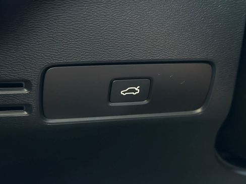 Used 2024 Volvo XC40 B5 Plus AWD/4WD image 30