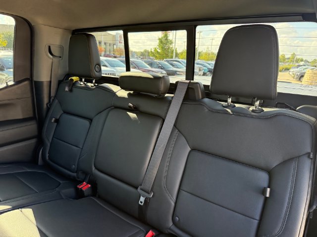 Used 2020 Chevrolet Silverado 1500 LT Trail Boss w/ Midnight Edition AWD/4WD image 28