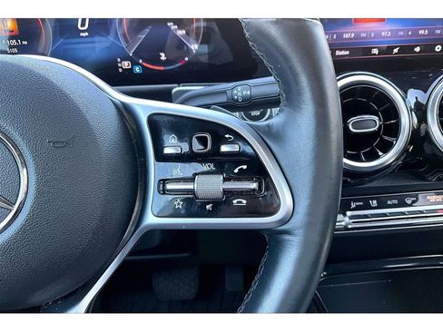 Used 2022 Mercedes-Benz GLB 250 4MATIC image 28