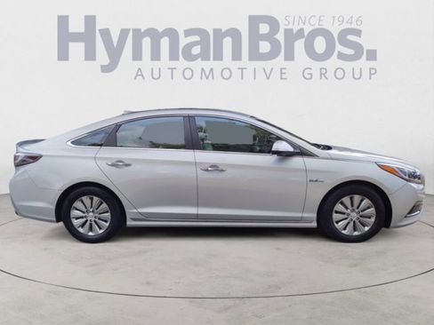 Used 2016 Hyundai Sonata SE image 2