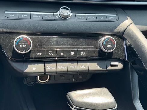 Used 2025 Hyundai Elantra SEL FWD image 11