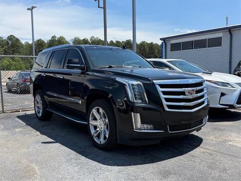 Used 2018 Cadillac Escalade Luxury RWD image 1