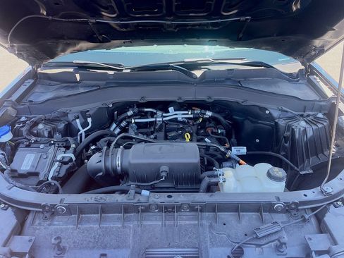 Used 2022 Ford Explorer XLT w/ Equipment Group 202A AWD/4WD image 31