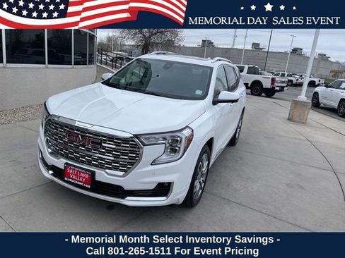 Used 2024 GMC Terrain Denali w/ Denali Premium Package AWD/4WD image 2