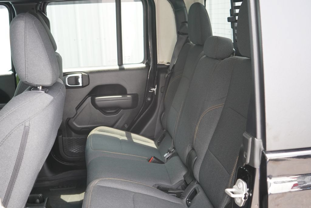Used 2024 Jeep Gladiator Sport AWD/4WD image 30