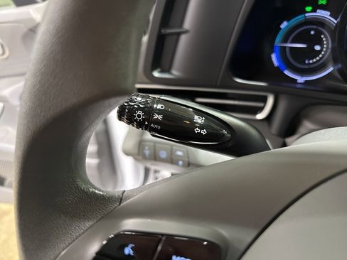 Used 2021 Hyundai Elantra Blue image 17