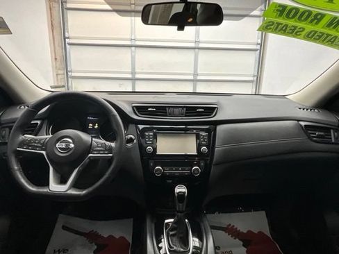 Used 2017 Nissan Rogue SV AWD/4WD image 4