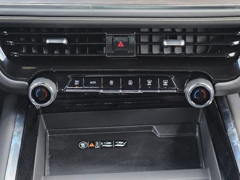 Used 2025 Chevrolet Tahoe Premier RWD image 34