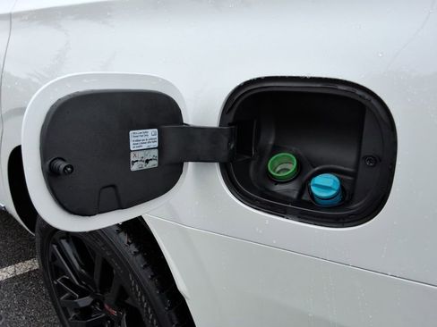 Certified 2023 GMC Yukon SLT w/ SLT Premium Package image 12