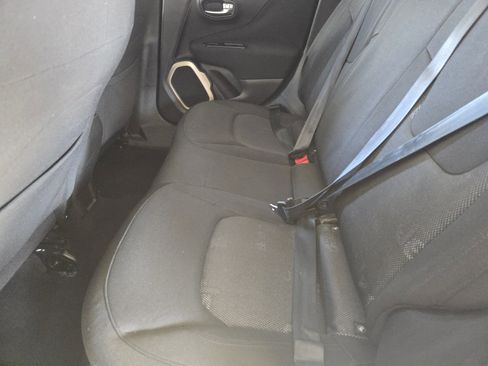 Used 2017 Jeep Renegade Latitude image 18