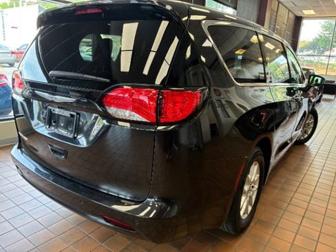 Used 2022 Chrysler Voyager LX FWD image 8
