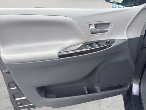 Used 2015 Toyota Sienna XLE Premium AWD/4WD image 16