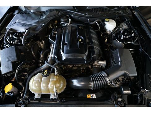 Used 2016 Ford Mustang Coupe image 10