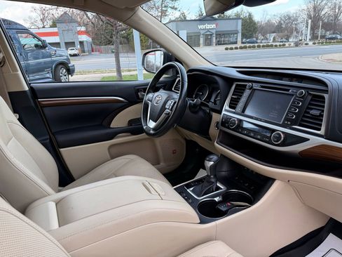 Used 2019 Toyota Highlander Limited image 20