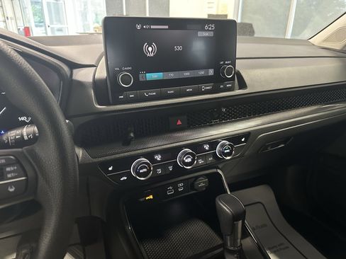 Used 2025 Honda CR-V EX image 12