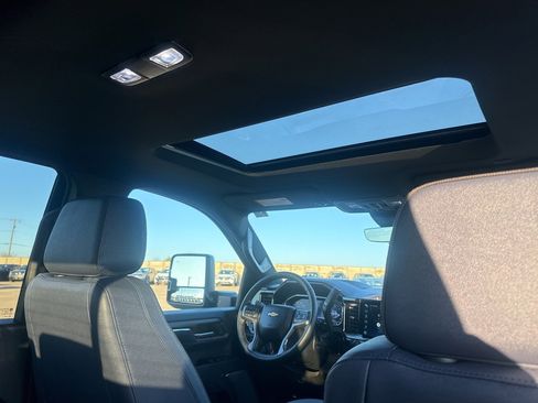 Used 2024 Chevrolet Silverado 2500 High Country w/ High Country Premium Package image 18