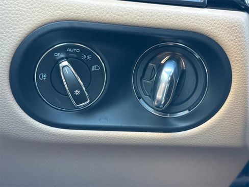 Used 2025 Porsche Macan image 31