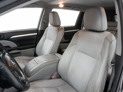 Used 2015 Toyota Highlander Plus AWD/4WD image 11