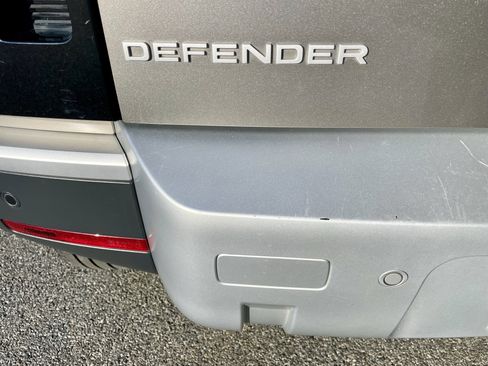 Used 2022 Land Rover Defender 110 S image 34