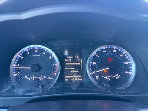 Used 2017 Toyota Highlander LE image 33