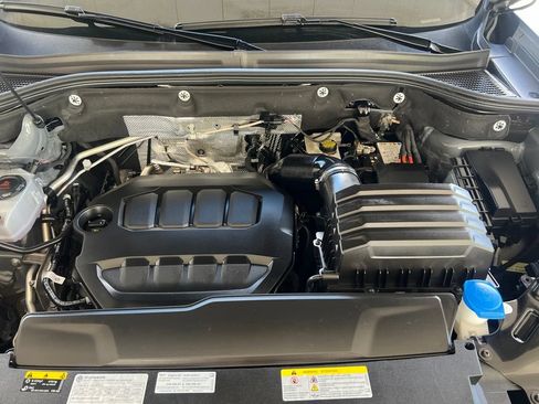 Used 2025 Volkswagen Atlas Cross Sport SEL R-Line AWD/4WD image 28