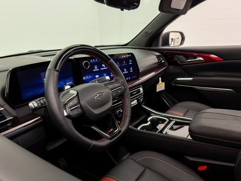 Used 2024 Chevrolet Traverse RS w/ LPO, Floor Liner Package AWD/4WD image 7