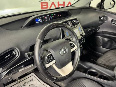 Used 2017 Toyota Prius Two FWD image 11