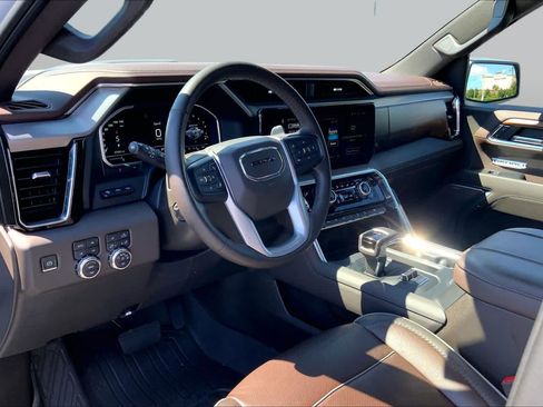 Used 2023 GMC Sierra 1500 Denali w/ Technology Package AWD/4WD image 17