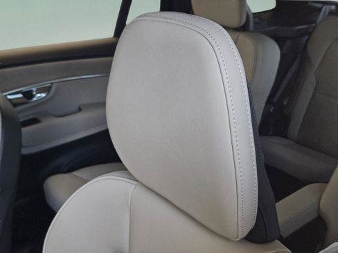 New 2026 Volvo XC90 B6 Plus w/ Protection Package Premier AWD/4WD image 12