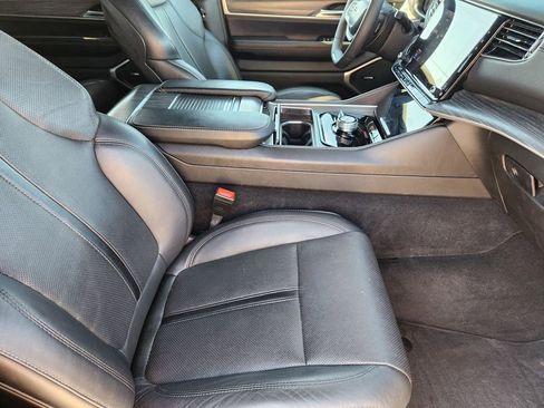 Used 2024 Jeep Wagoneer L Series II w/ Flexible Seating Group AWD/4WD image 10
